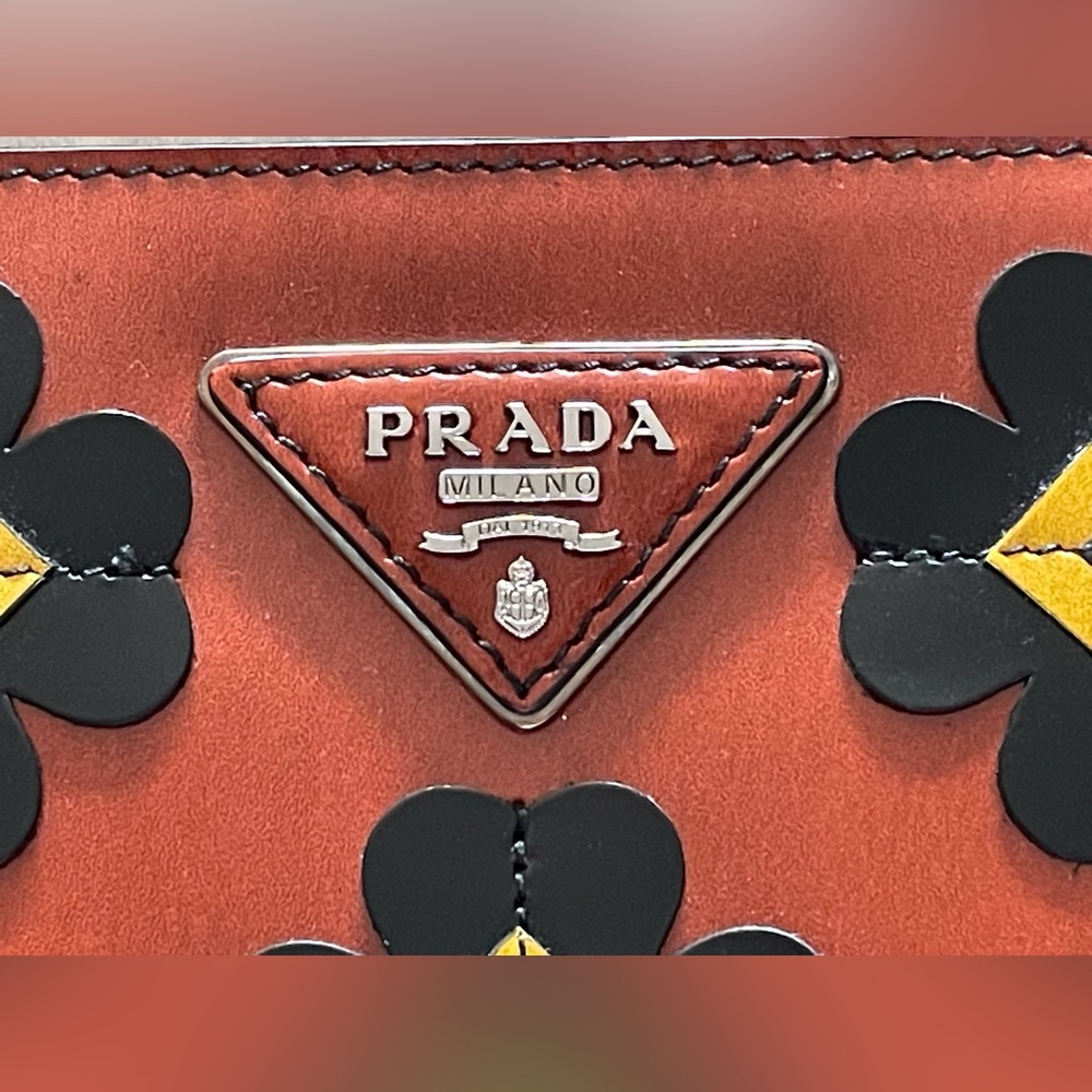 PRADA Brushed Leather Zip Clutch Bag w/Laser Cut Flowers, Caramel, NEW - Picture 3 of 16